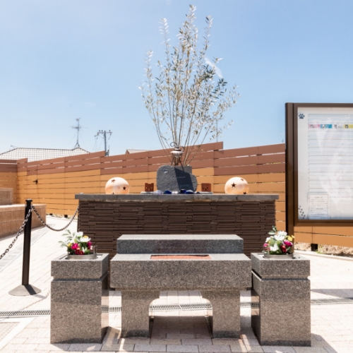 ペットも家族、共に眠る時代へ