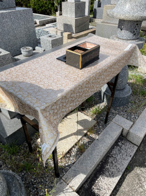 墓前法要時の祭壇をご準備します。(有料)