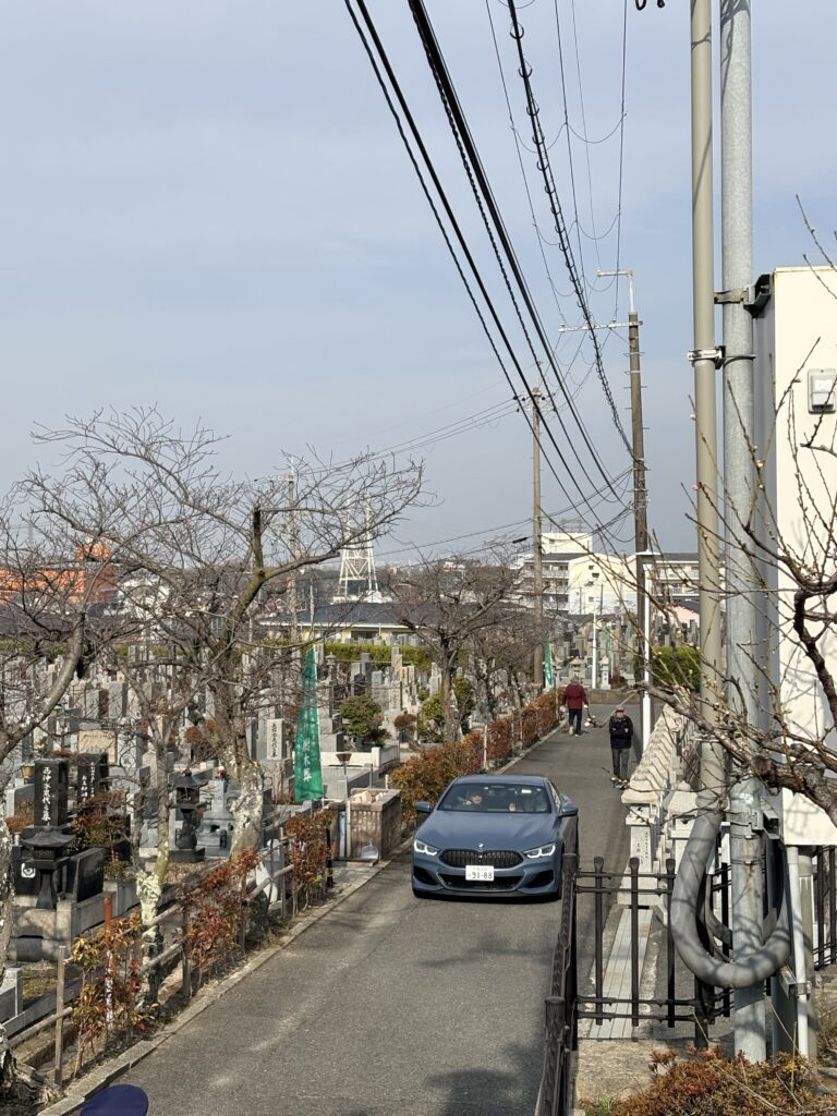 早朝よりお参りに来られています
